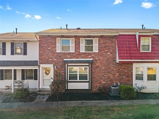 1710 Parsonage Ln, Bethel Park, PA 15102