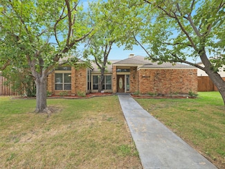 2807 Cambridgeshire Dr, Carrollton, TX 75007