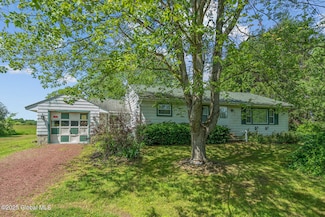 105 Mott Rd, Gansevoort, NY 12831