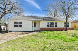 727 Mary Lake Dr, Bryan, TX 77802