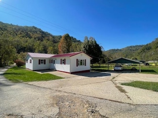 5424 Lotts Creek Rd, Hazard, KY 41701