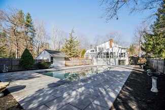 2 Driftwood Rd, Derry, NH 03038
