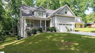 8 Spur Dr, Travelers Rest, SC 29690