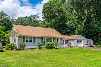 21 Benton Rd, Columbia, NJ 07832