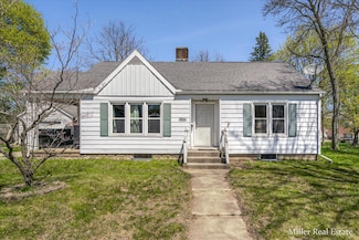 729 E Madison St, Hastings, MI 49058