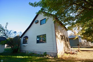 604 1st St S, Wahpeton, ND 58075