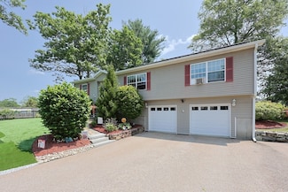 4 Colonial Rd, Webster, MA 01570