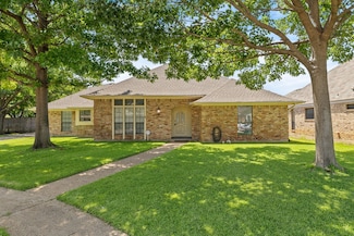 1405 Wagonwheel Ct, Irving, TX 75061