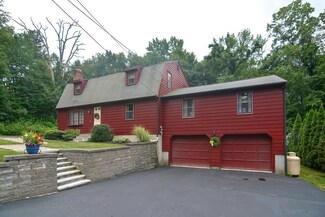161 Carpenter Rd, Whitinsville, MA 01588
