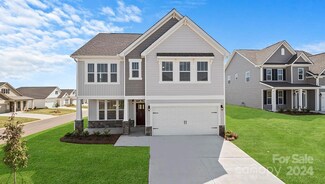 525 Fox Cove Rd, Hendersonville, NC 28792