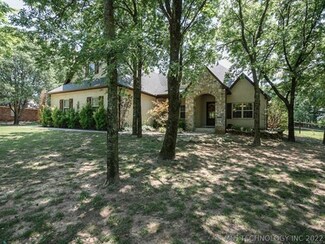 19952 E Redbud Dr, Owasso, OK 74055