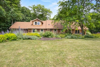 S56W23606 Maplewood Terrace, Waukesha, WI 53189