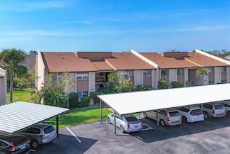 2446 Clubhouse Cir Unit 202, Sarasota, FL 34232