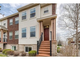2071 Clover Ridge Dr, Chaska, MN 55318