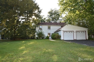 8 Wethersfield Dr, Plainsboro, NJ 08536