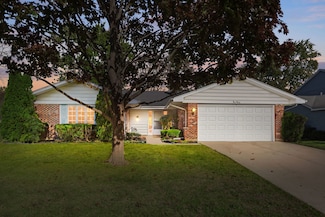 920 Eden Dr, Schaumburg, IL 60195