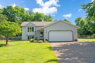 820 Fox Tree Ln N, Hudson, WI 54016