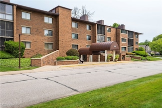 100 Fox Hollow Dr Unit 302, Cleveland, OH 44124