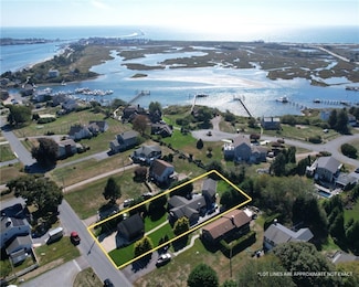 76 Hartford Ave, Wakefield, RI 02879