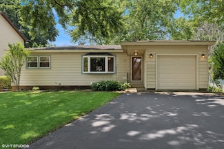 3513 Woodland Cir S, Island Lake, IL 60042