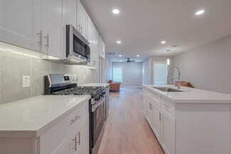 5917 Pickfair St, Houston, TX 77026