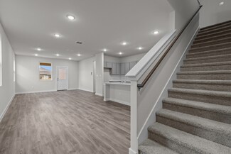 Frederick - 2260, von Ormy, TX 78073