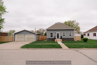 152 4th St, Hampton, NE 68843