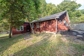 220 Darr St, Laughlintown, PA 15655