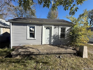 23824 Columbus Ave, Warren, MI 48089