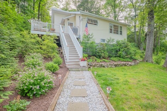 158 Stadley Rough Rd, Danbury, CT 06811