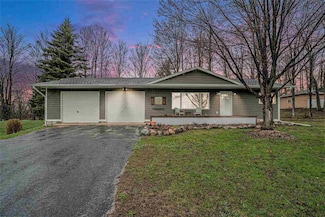110 Hillcrest Dr, East Jordan, MI 49727