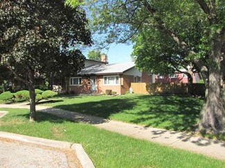 8725 N Shermer Rd, Niles, IL 60714