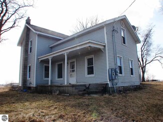 2668 S Begole Rd, Ithaca, MI 48847