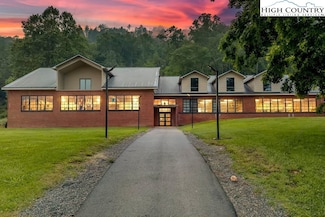 5500 Roan Creek Rd, Mountain City, TN 37683