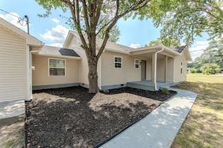 635 Harbert Dr, Savannah, TN 38372