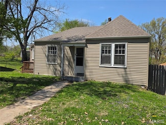 26 Lamar Dr, Saint Louis, MO 63136