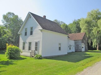 16 Pond Rd, Eddington, ME 04428