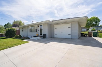 530 N 4th St, Carlisle, IA 50047
