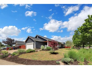 25219 Corky Ln, Veneta, OR 97487