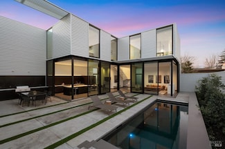 212 Tucker St, Healdsburg, CA 95448
