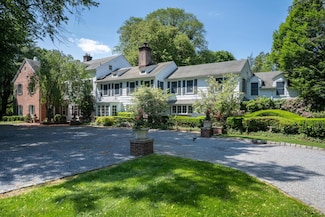 8 Chicken Valley Rd, Glen Head, NY 11545