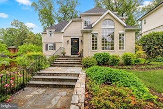 4608 37th St N, Arlington, VA 22207