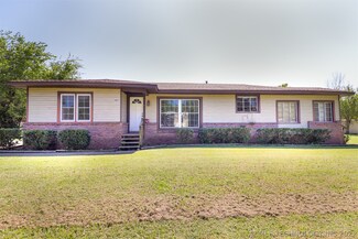 907 N Broadway Ave, Haskell, OK 74436