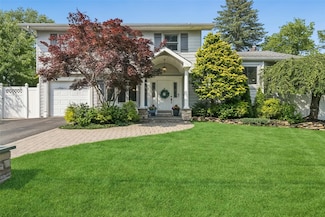 7 Nantucket Ln, Deer Park, NY 11729
