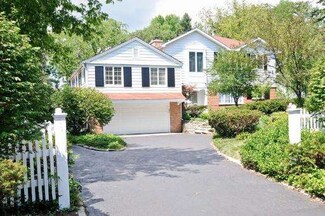 1124 Oak Ridge Dr, Glencoe, IL 60022