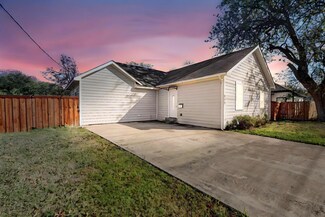 915 Dr Martin Luther King jr Blvd, Waxahachie, TX 75165