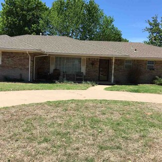 811 Park Ave, Watonga, OK 73772