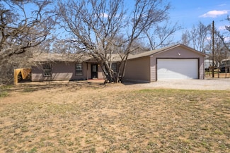 6257 River Oaks Dr, Kingsland, TX 78639