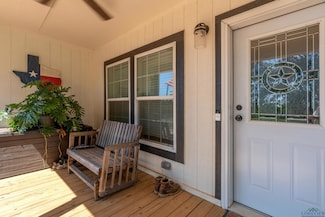 628 E George Richey Rd, Clarksville City, TX 75693