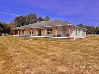 10250 S Poplar Dr, Glouster, OH 45732